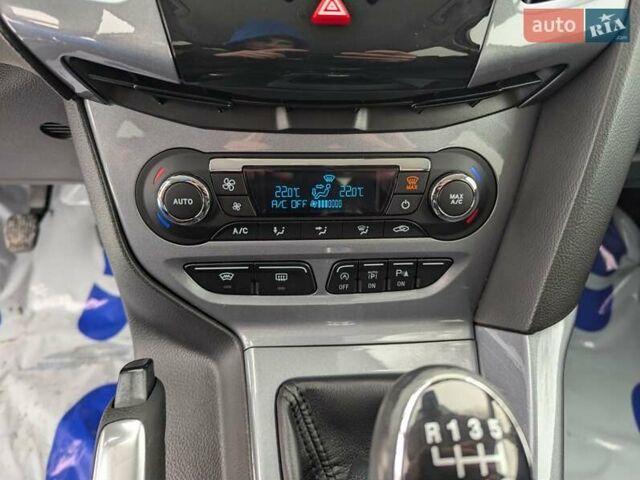 Белый Форд Фокус, объемом двигателя 1.6 л и пробегом 260 тыс. км за 8199 $, фото 17 на Automoto.ua