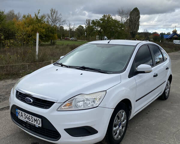 Белый Форд Фокус, объемом двигателя 1.4 л и пробегом 247 тыс. км за 6500 $, фото 1 на Automoto.ua