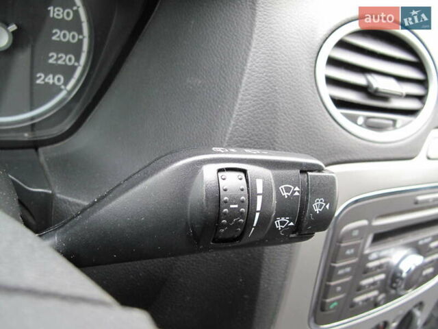 Белый Форд Фокус, объемом двигателя 1.39 л и пробегом 215 тыс. км за 5000 $, фото 53 на Automoto.ua