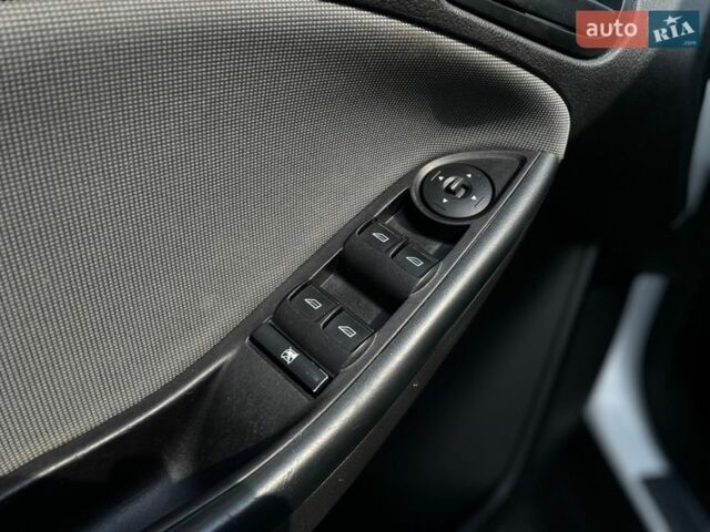 Белый Форд Фокус, объемом двигателя 2.01 л и пробегом 240 тыс. км за 6200 $, фото 18 на Automoto.ua