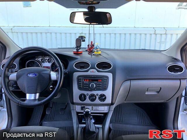 Белый Форд Фокус, объемом двигателя 1.6 л и пробегом 98 тыс. км за 5300 $, фото 10 на Automoto.ua