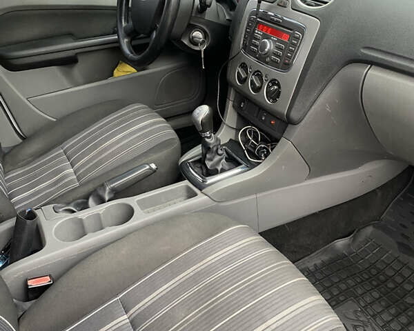 Белый Форд Фокус, объемом двигателя 1.4 л и пробегом 247 тыс. км за 6500 $, фото 13 на Automoto.ua