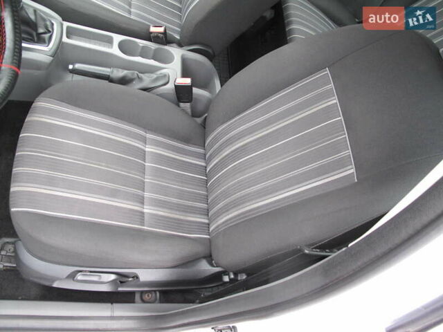 Белый Форд Фокус, объемом двигателя 1.39 л и пробегом 215 тыс. км за 5000 $, фото 15 на Automoto.ua