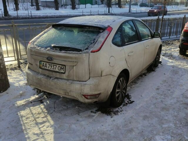 Белый Форд Фокус, объемом двигателя 1.6 л и пробегом 227 тыс. км за 5200 $, фото 2 на Automoto.ua