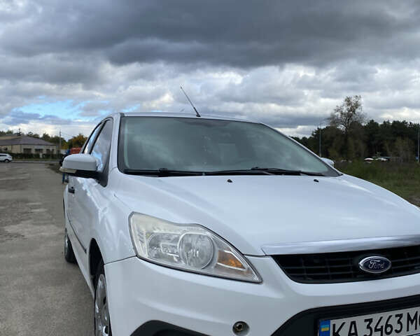 Белый Форд Фокус, объемом двигателя 1.4 л и пробегом 247 тыс. км за 6500 $, фото 6 на Automoto.ua