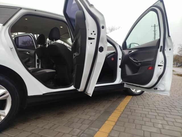 Белый Форд Фокус, объемом двигателя 1.6 л и пробегом 266 тыс. км за 6999 $, фото 17 на Automoto.ua