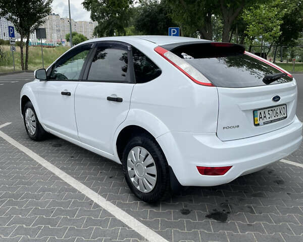 Білий Форд Фокус, об'ємом двигуна 1.4 л та пробігом 325 тис. км за 5000 $, фото 38 на Automoto.ua