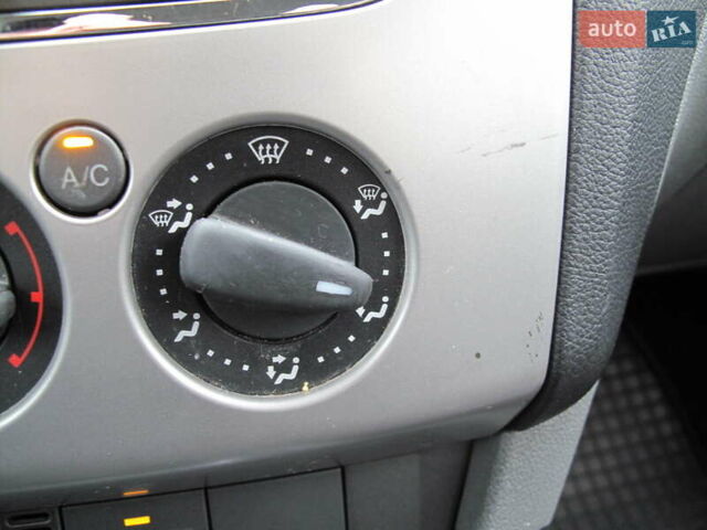 Белый Форд Фокус, объемом двигателя 1.39 л и пробегом 215 тыс. км за 5000 $, фото 58 на Automoto.ua