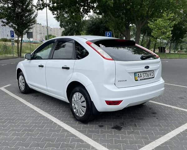 Білий Форд Фокус, об'ємом двигуна 1.4 л та пробігом 325 тис. км за 5000 $, фото 18 на Automoto.ua