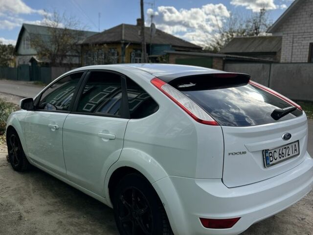 Белый Форд Фокус, объемом двигателя 1.6 л и пробегом 232 тыс. км за 5300 $, фото 4 на Automoto.ua