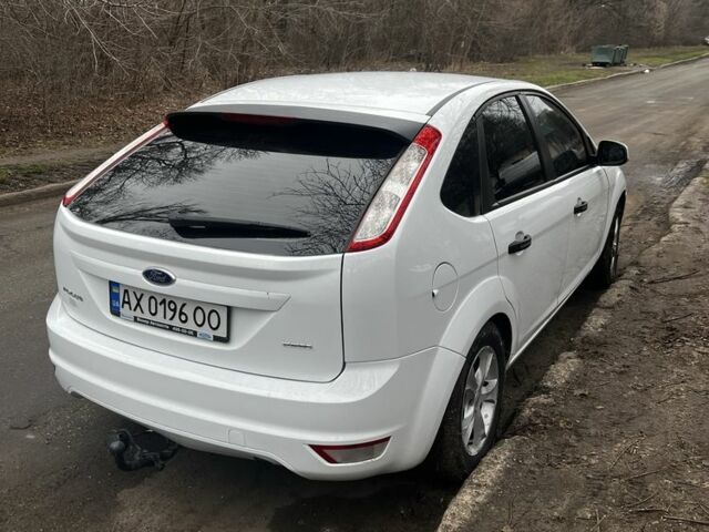 Белый Форд Фокус, объемом двигателя 1.4 л и пробегом 202 тыс. км за 5186 $, фото 4 на Automoto.ua