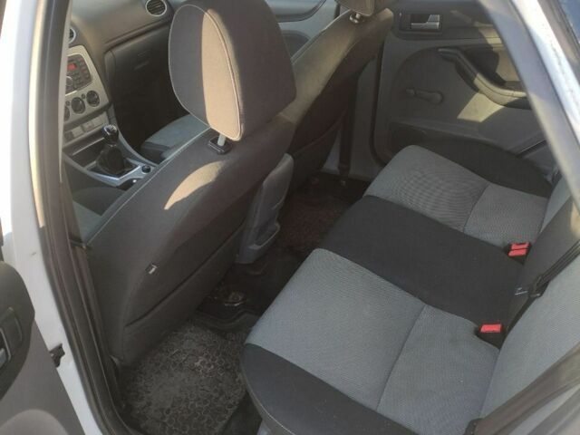 Белый Форд Фокус, объемом двигателя 1.6 л и пробегом 227 тыс. км за 5200 $, фото 10 на Automoto.ua