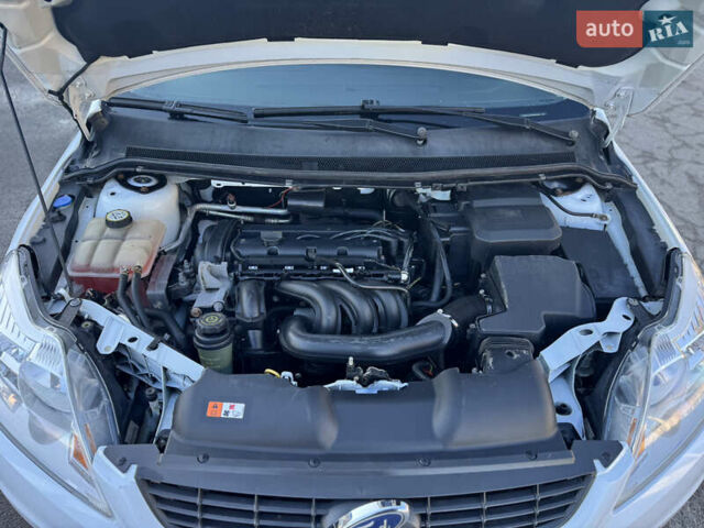 Белый Форд Фокус, объемом двигателя 1.6 л и пробегом 203 тыс. км за 5650 $, фото 22 на Automoto.ua