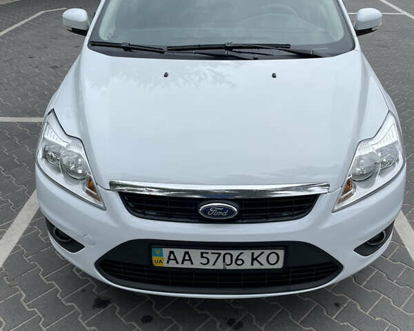 Білий Форд Фокус, об'ємом двигуна 1.4 л та пробігом 325 тис. км за 5000 $, фото 6 на Automoto.ua