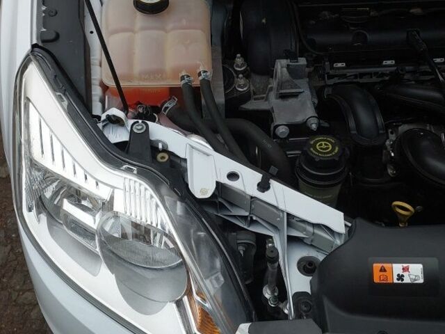 Белый Форд Фокус, объемом двигателя 1.4 л и пробегом 92 тыс. км за 8800 $, фото 22 на Automoto.ua