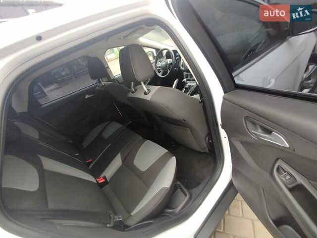 Білий Форд Фокус, об'ємом двигуна 1.6 л та пробігом 266 тис. км за 6999 $, фото 60 на Automoto.ua