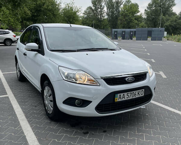 Білий Форд Фокус, об'ємом двигуна 1.4 л та пробігом 325 тис. км за 5000 $, фото 41 на Automoto.ua
