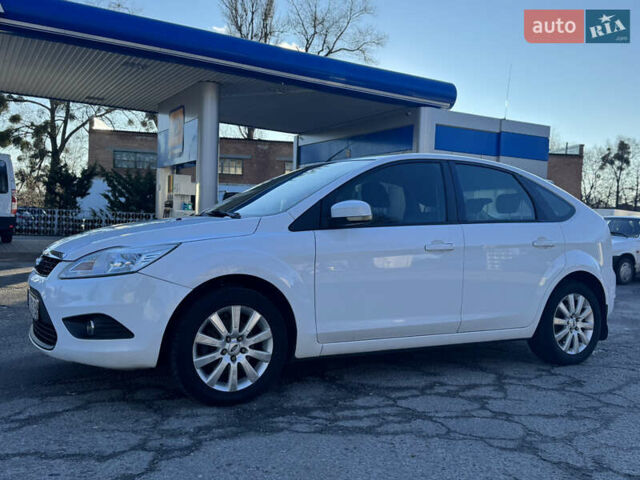 Белый Форд Фокус, объемом двигателя 1.6 л и пробегом 203 тыс. км за 5650 $, фото 5 на Automoto.ua