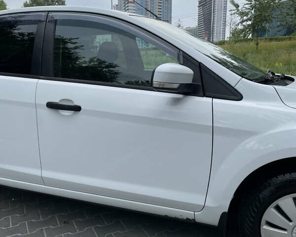 Білий Форд Фокус, об'ємом двигуна 1.4 л та пробігом 325 тис. км за 5000 $, фото 29 на Automoto.ua