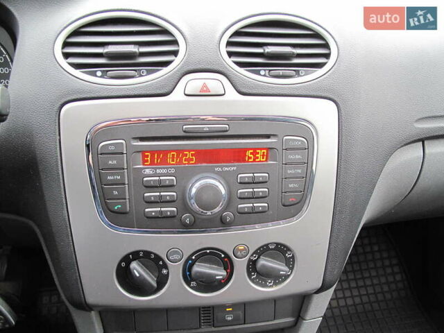 Белый Форд Фокус, объемом двигателя 1.39 л и пробегом 215 тыс. км за 5000 $, фото 65 на Automoto.ua