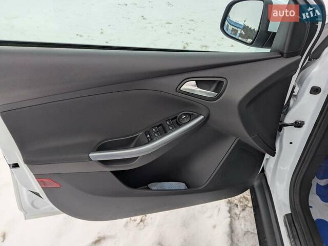 Белый Форд Фокус, объемом двигателя 1.6 л и пробегом 260 тыс. км за 8199 $, фото 16 на Automoto.ua