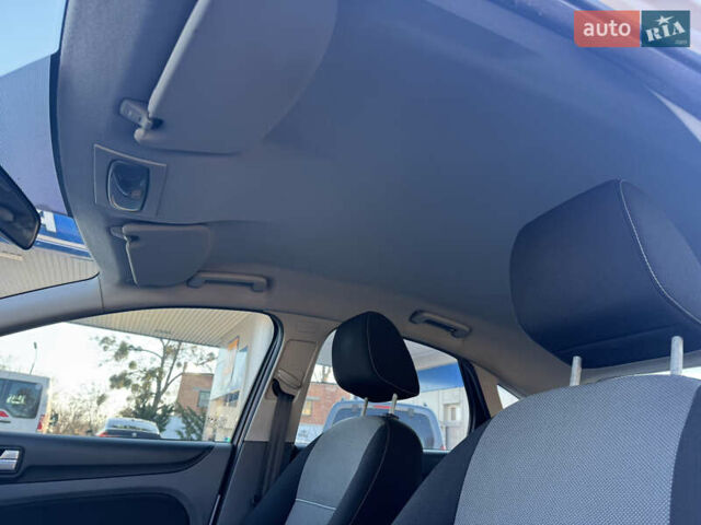 Белый Форд Фокус, объемом двигателя 1.6 л и пробегом 203 тыс. км за 5650 $, фото 16 на Automoto.ua