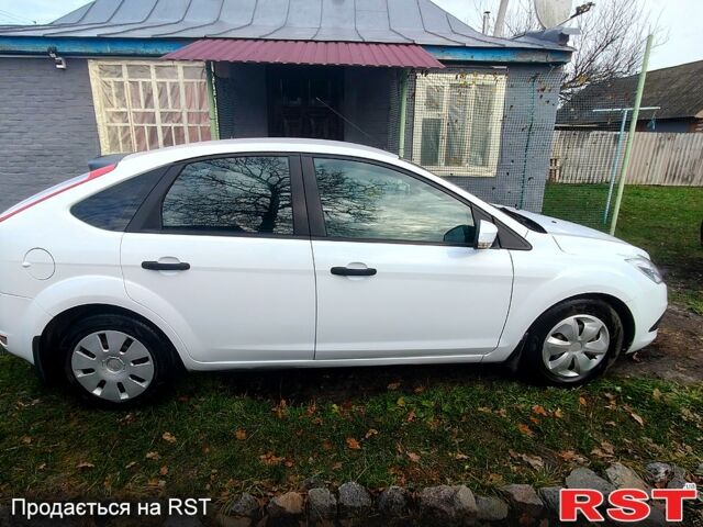 Белый Форд Фокус, объемом двигателя 1.4 л и пробегом 80 тыс. км за 5800 $, фото 1 на Automoto.ua