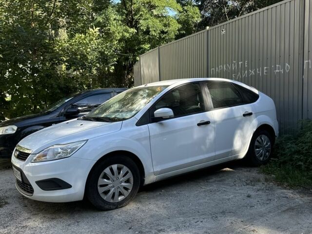 Білий Форд Фокус, об'ємом двигуна 1.4 л та пробігом 215 тис. км за 4500 $, фото 1 на Automoto.ua