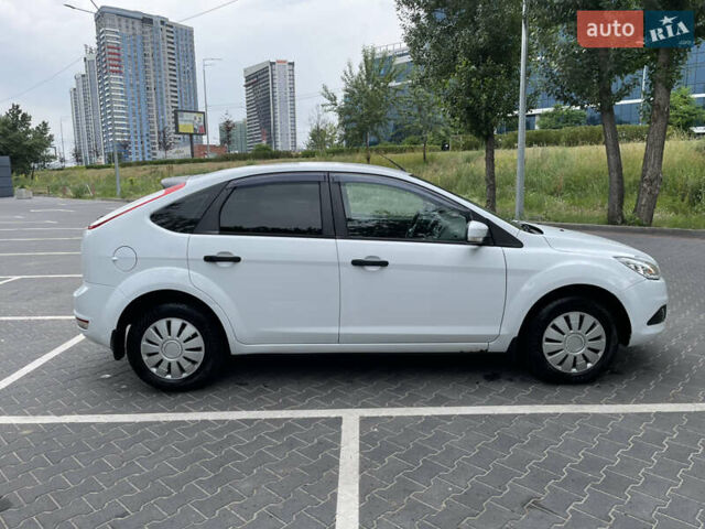 Білий Форд Фокус, об'ємом двигуна 1.4 л та пробігом 325 тис. км за 5000 $, фото 24 на Automoto.ua