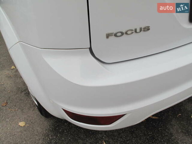 Белый Форд Фокус, объемом двигателя 1.39 л и пробегом 215 тыс. км за 5000 $, фото 41 на Automoto.ua