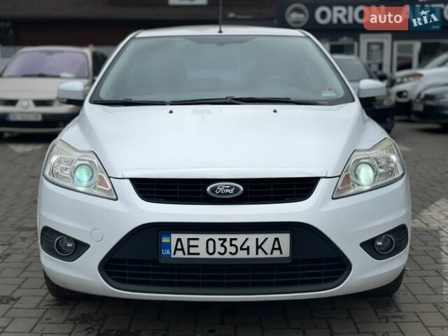 Белый Форд Фокус, объемом двигателя 1.6 л и пробегом 198 тыс. км за 5900 $, фото 1 на Automoto.ua