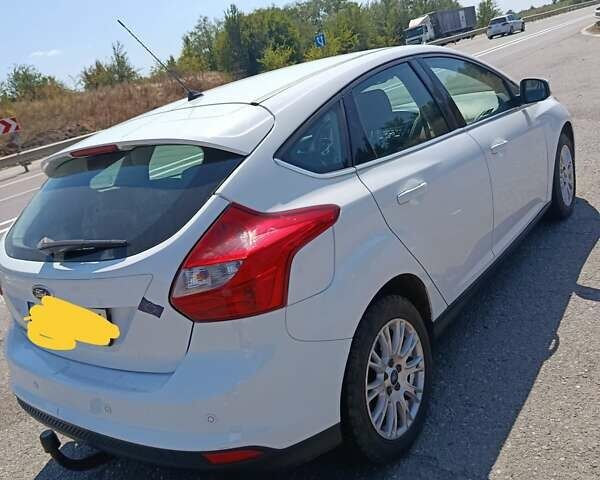 Белый Форд Фокус, объемом двигателя 1.6 л и пробегом 180 тыс. км за 8300 $, фото 1 на Automoto.ua