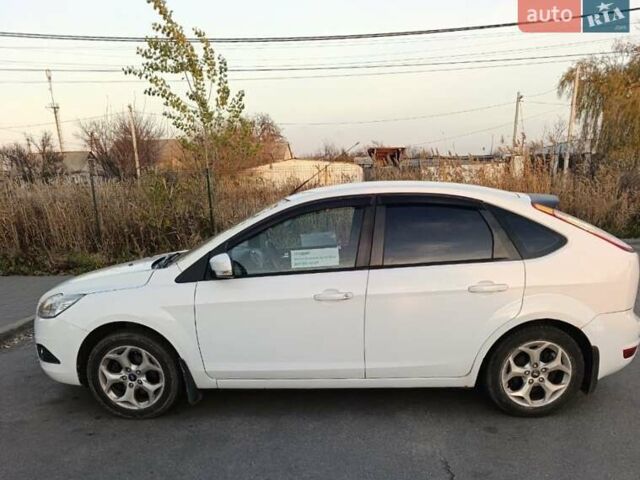 Белый Форд Фокус, объемом двигателя 1.6 л и пробегом 197 тыс. км за 6500 $, фото 3 на Automoto.ua