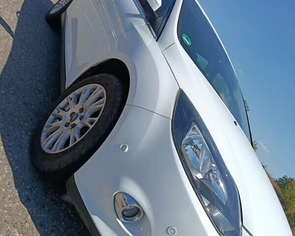 Белый Форд Фокус, объемом двигателя 1.6 л и пробегом 180 тыс. км за 8300 $, фото 25 на Automoto.ua