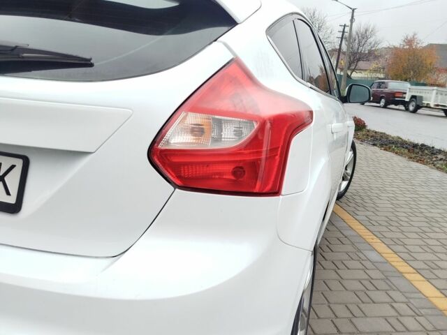 Белый Форд Фокус, объемом двигателя 1.6 л и пробегом 266 тыс. км за 6999 $, фото 8 на Automoto.ua