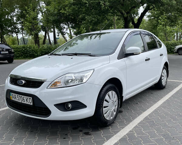 Білий Форд Фокус, об'ємом двигуна 1.4 л та пробігом 325 тис. км за 5000 $, фото 37 на Automoto.ua