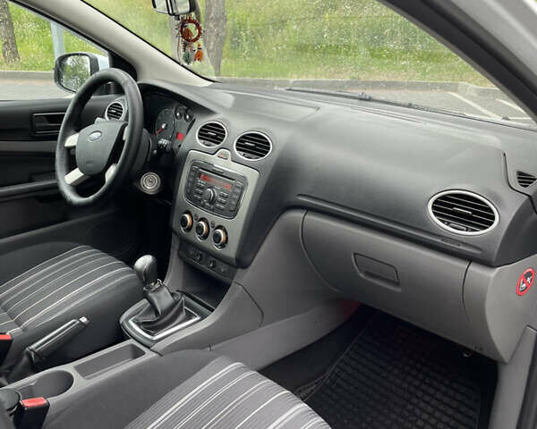 Білий Форд Фокус, об'ємом двигуна 1.4 л та пробігом 325 тис. км за 5000 $, фото 63 на Automoto.ua