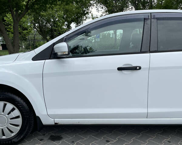 Білий Форд Фокус, об'ємом двигуна 1.4 л та пробігом 325 тис. км за 5000 $, фото 13 на Automoto.ua