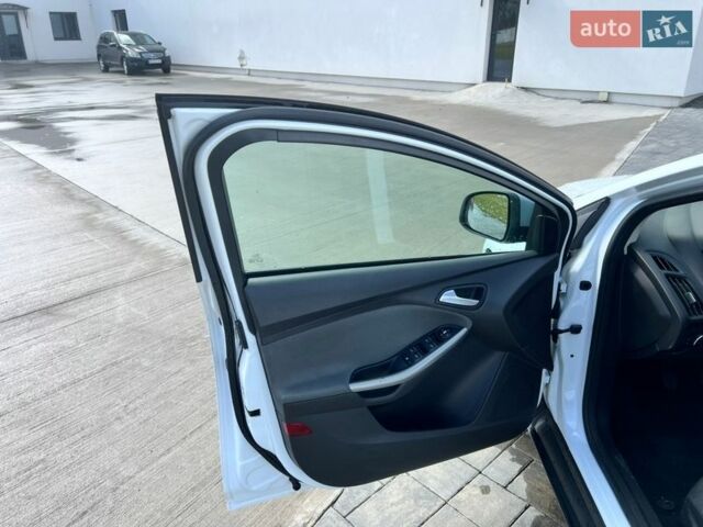 Білий Форд Фокус, об'ємом двигуна 1.6 л та пробігом 190 тис. км за 6550 $, фото 10 на Automoto.ua