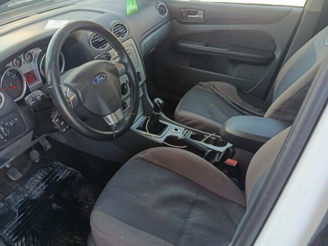 Білий Форд Фокус, об'ємом двигуна 1.6 л та пробігом 210 тис. км за 5350 $, фото 4 на Automoto.ua