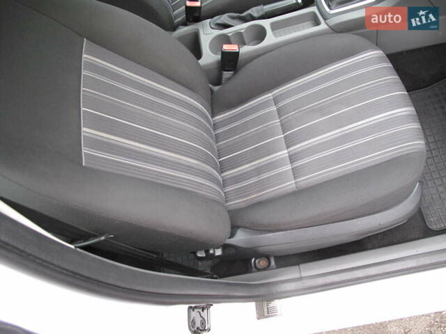 Белый Форд Фокус, объемом двигателя 1.39 л и пробегом 215 тыс. км за 5000 $, фото 31 на Automoto.ua