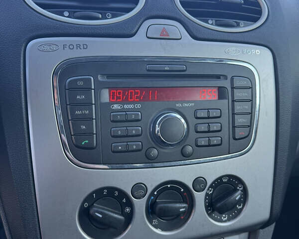 Белый Форд Фокус, объемом двигателя 1.6 л и пробегом 203 тыс. км за 5650 $, фото 15 на Automoto.ua