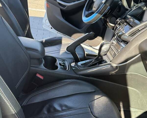 Белый Форд Фокус, объемом двигателя 2 л и пробегом 197 тыс. км за 7500 $, фото 16 на Automoto.ua