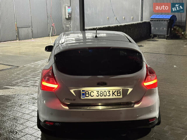 Белый Форд Фокус, объемом двигателя 1.6 л и пробегом 225 тыс. км за 6700 $, фото 3 на Automoto.ua