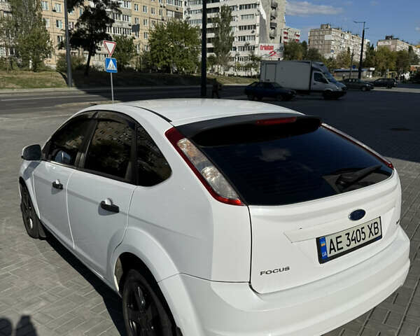 Белый Форд Фокус, объемом двигателя 1.4 л и пробегом 151 тыс. км за 6000 $, фото 3 на Automoto.ua