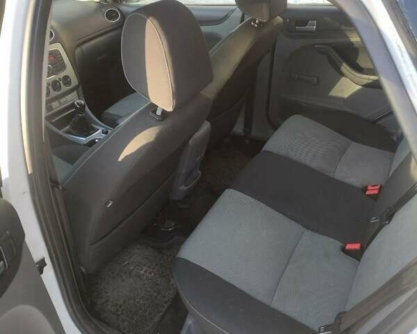 Білий Форд Фокус, об'ємом двигуна 1.6 л та пробігом 227 тис. км за 5200 $, фото 10 на Automoto.ua