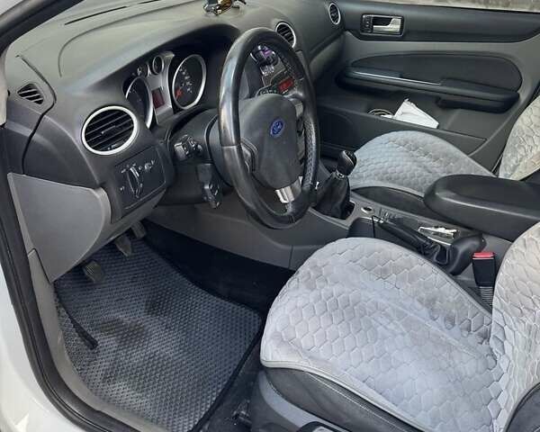 Білий Форд Фокус, об'ємом двигуна 1.8 л та пробігом 293 тис. км за 6300 $, фото 2 на Automoto.ua