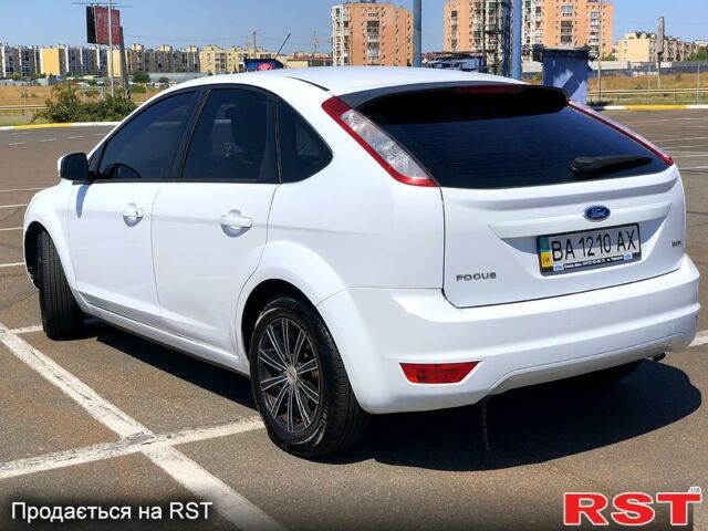 Белый Форд Фокус, объемом двигателя 1.6 л и пробегом 98 тыс. км за 5300 $, фото 3 на Automoto.ua