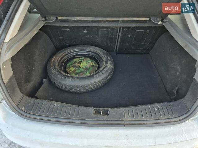 Білий Форд Фокус, об'ємом двигуна 1.4 л та пробігом 215 тис. км за 5300 $, фото 10 на Automoto.ua