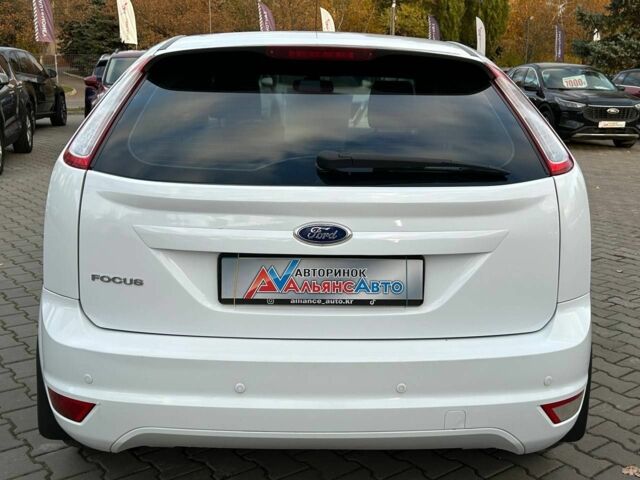 Белый Форд Фокус, объемом двигателя 1.4 л и пробегом 167 тыс. км за 5900 $, фото 5 на Automoto.ua